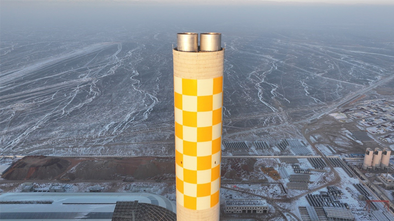 新疆重能石頭梅2×100萬千瓦煤電項目煙囪鋼內筒雙筒順利提升到頂